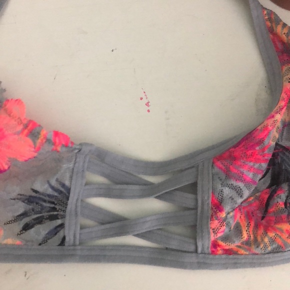 brallete with flower patterns - Picture 3 of 3